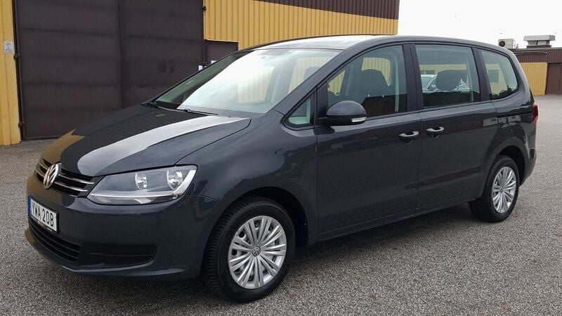 Grå Begagnad 2018 VW Sharan Trendline Minibuss | 259 000 kr (Superpris) - Bild 1/4