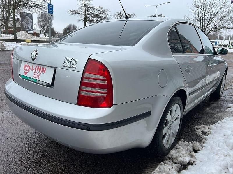 Begagnad Skoda Superb 150 HK (110 kW) 2006 Sedan