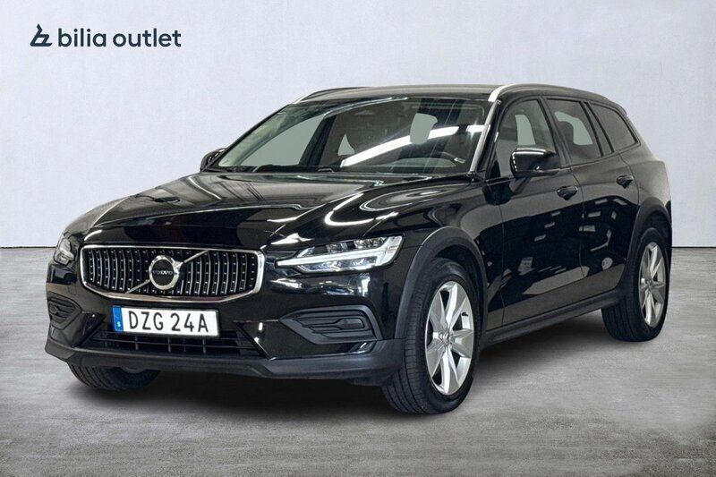 Svart Begagnad 2022 Volvo V60 CC Core Kombi | 309 900 kr (Marknadspris) - Bild 1/1