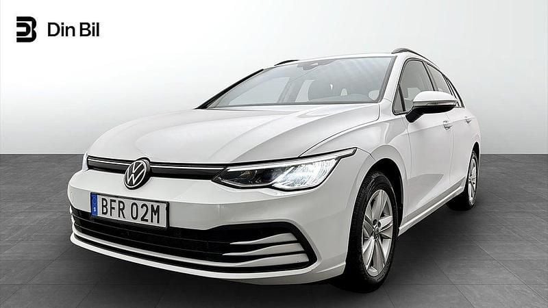 Vit Begagnad 2023 VW Golf VIII Kombi | 249 900 kr (Bra pris) - Bild 1/4