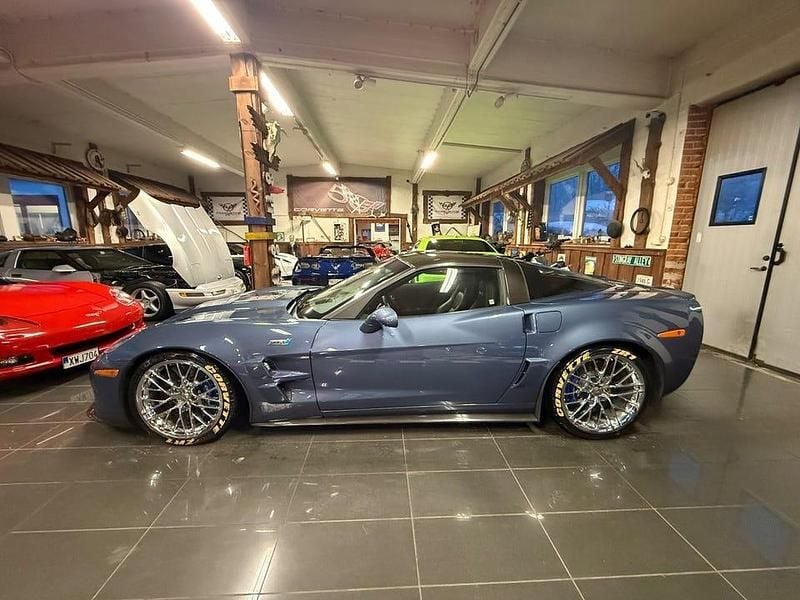 Blå Begagnad 2011 Chevrolet Corvette C6 Sportkupé | 1 099 000 kr - Bild 1/4