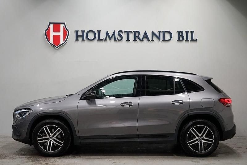 Mörkgrå Begagnad 2023 Mercedes GLA250 Premium Plus SUV | 399 900 kr (Bra pris) - Bild 1/4