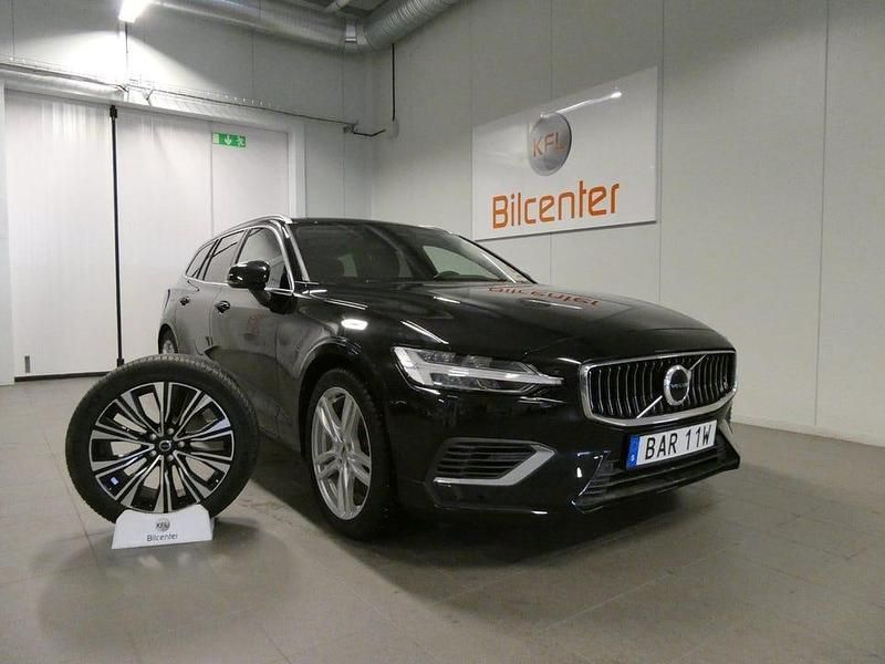 Svart Begagnad 2023 Volvo V60 Kombi | 339 900 kr - Bild 1/3