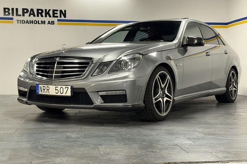 Grå Begagnad 2009 Mercedes E63 AMG Avantgarde Sedan | 329 900 kr (Marknadspris) - Bild 1/4