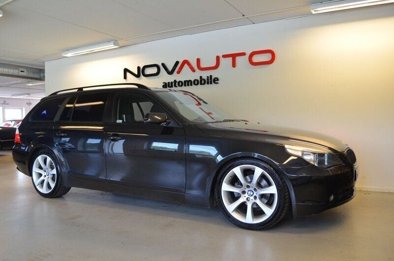 Safirsvart metallic Begagnad 2004 BMW 525 Shadowline Kombi | 29 900 kr - Bild 1/4