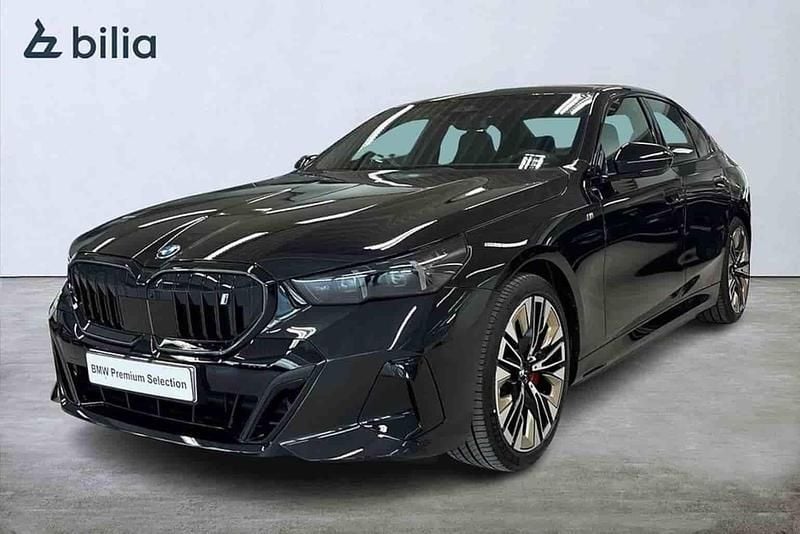Svart Begagnad 2025 BMW i5 M Sport Sedan | 699 900 kr - Bild 1/1