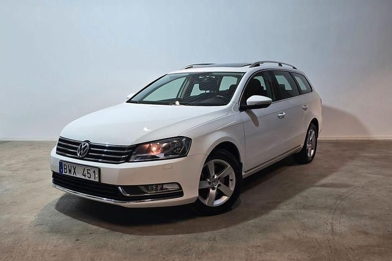 Vit Begagnad 2013 VW Passat Kombi | 109 900 kr (Marknadspris) - Bild 1/3