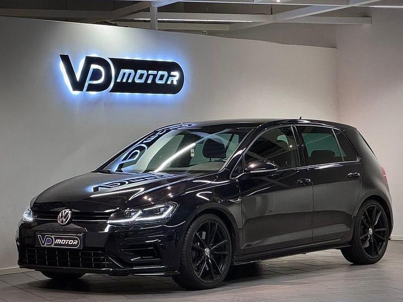 Svart Begagnad 2020 VW Golf VII R Halvkombi | 339 700 kr - Bild 1/4