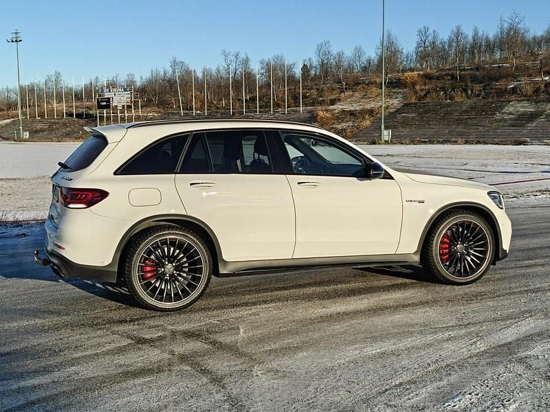 Vit Begagnad 2021 Mercedes GLC63 AMG AMG SUV | 807 000 kr (Lite dyr) - Bild 1/4