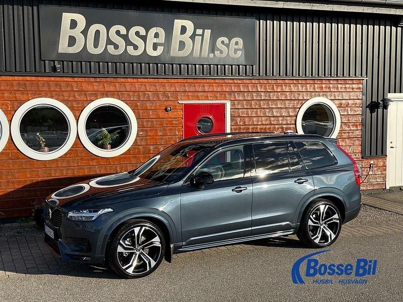 Mörkblå Begagnad 2022 Volvo XC90 R-Design SUV | 729 000 kr (Lite dyr) - Bild 1/4