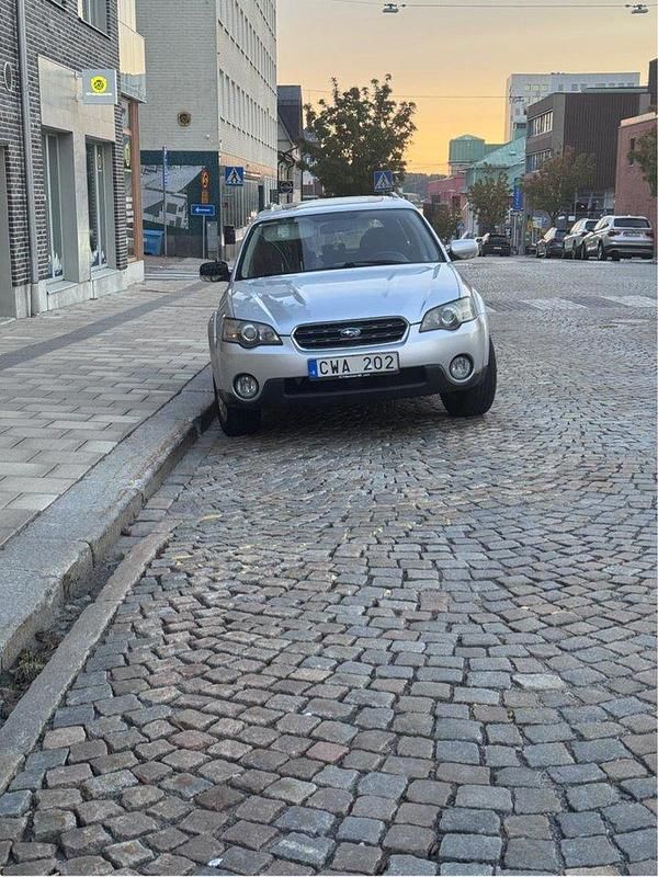 Silver Begagnad 2005 Subaru Outback SUV | 23 000 kr (Superpris) - Bild 1/4