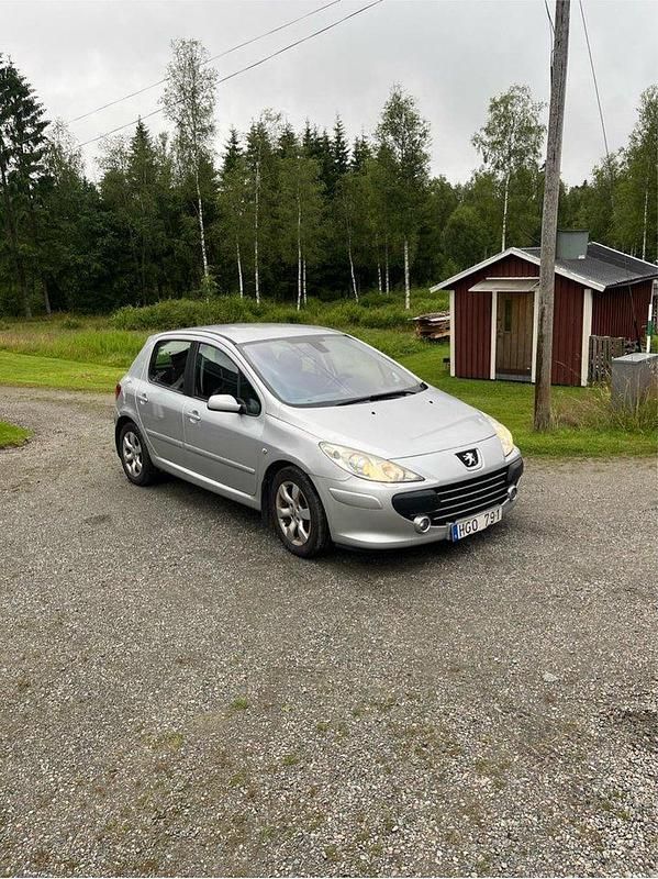 Grå Begagnad 2007 Peugeot 307 Halvkombi | 25 000 kr (Marknadspris) - Bild 1/1