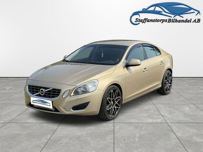Ljusbrun (brun) Begagnad 2010 Volvo S60 Momentum Sedan | 78 500 kr (Lite dyr) - Bild 1/4
