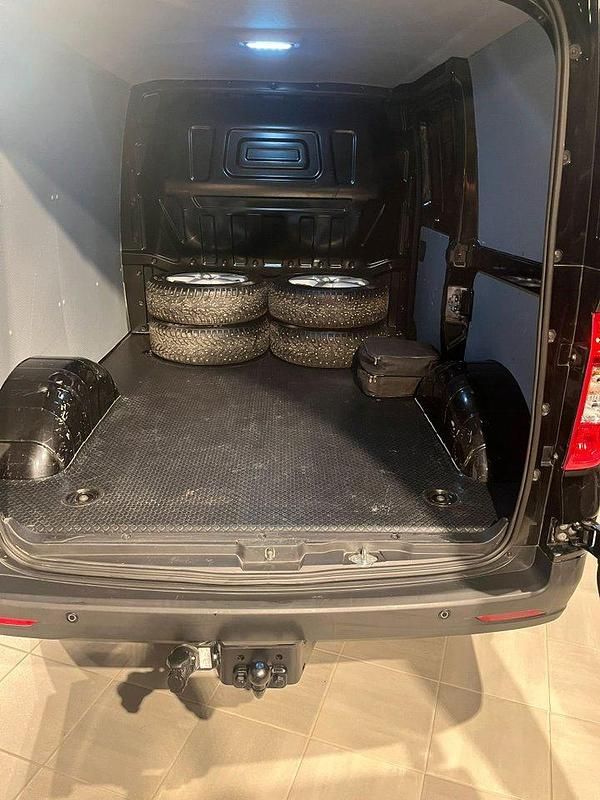 Svart Begagnad 2023 Maxus eDeliver 3 Van | 289 000 kr (Dyr) - Bild 1/4