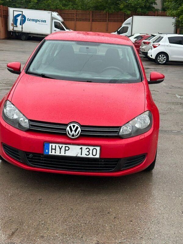 Röd Begagnad 2009 VW Golf VI Halvkombi | 45 000 kr (Marknadspris) - Bild 1/4