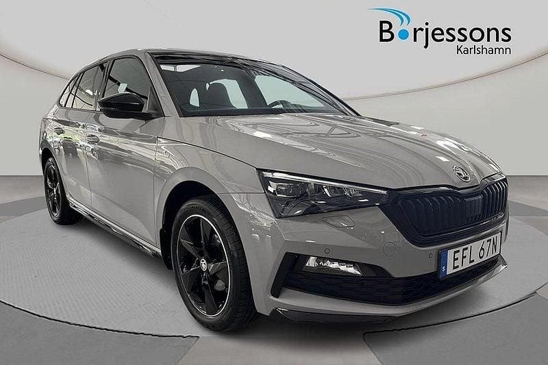 Grå Begagnad 2022 Skoda Scala Monte Carlo Halvkombi | 239 000 kr (Lite dyr) - Bild 1/4