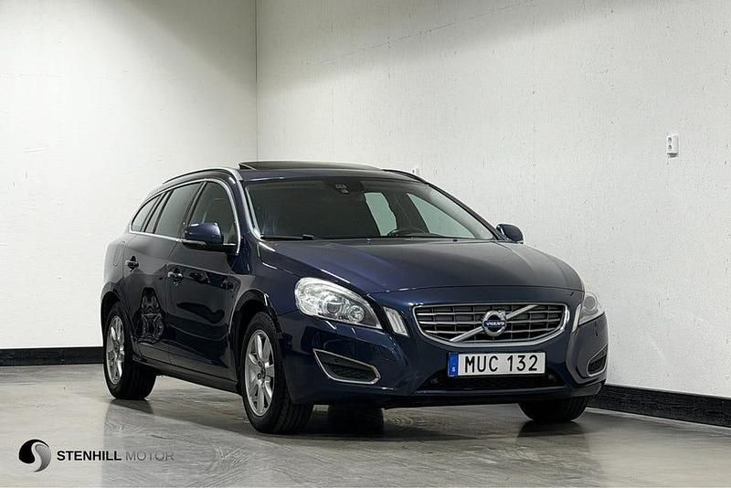 Blå Begagnad 2012 Volvo V60 Momentum Kombi | 74 900 kr (Marknadspris) - Bild 1/4