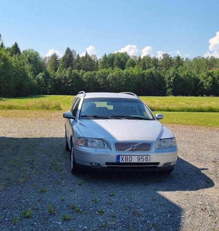 Grå Begagnad 2006 Volvo V70 Kombi | 20 000 kr (Bra pris) - Bild 1/4