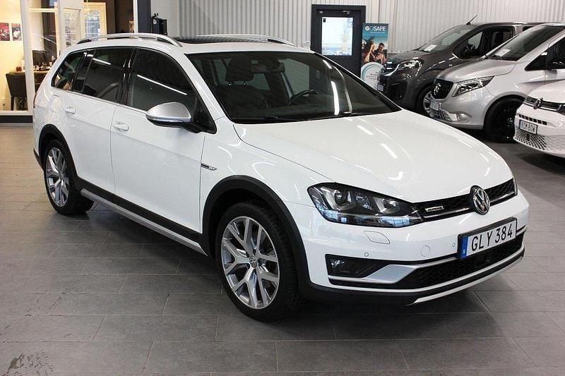 Vit Begagnad 2015 VW Golf Alltrack Kombi | 168 000 kr (Lite dyr) - Bild 1/4
