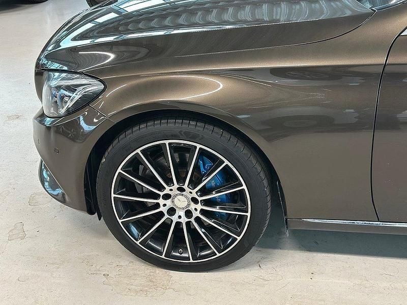 Begagnad Mercedes C350e Avantgarde 279 HK (205 kW) 2016 Mörkbrun Kombi