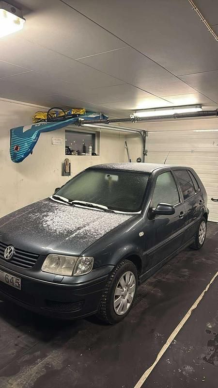 Begagnad VW Polo 75 HK (55 kW) 2000 Mörkgrå/svart