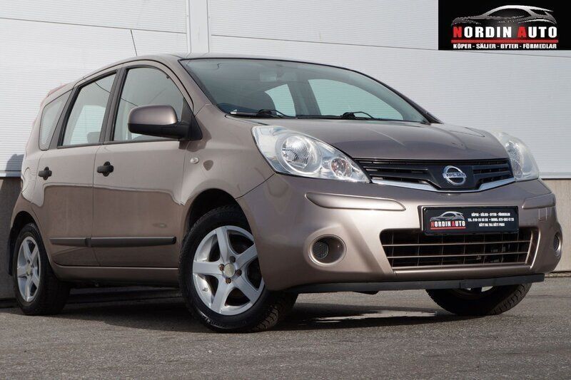Ljusbrun Begagnad 2013 Nissan Note Minibuss | 49 900 kr (Marknadspris) - Bild 1/4