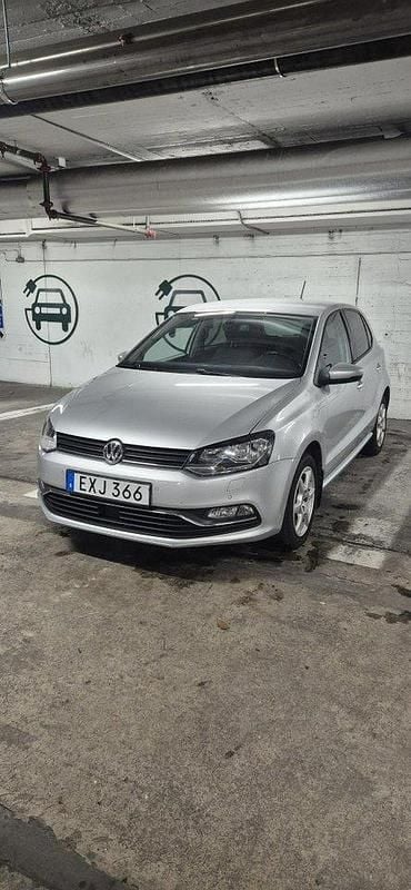 Silver Begagnad 2015 VW Polo Halvkombi | 110 000 kr (Marknadspris) - Bild 1/4