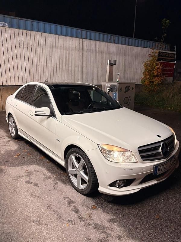 Begagnad 2010 Mercedes C180 Sedan | 119 990 kr (Dyr) - Bild 1/4