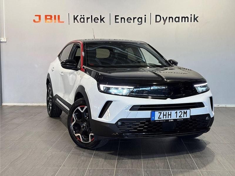 Vit Begagnad 2022 Opel Mokka GS Line SUV | 209 900 kr (Marknadspris) - Bild 1/4