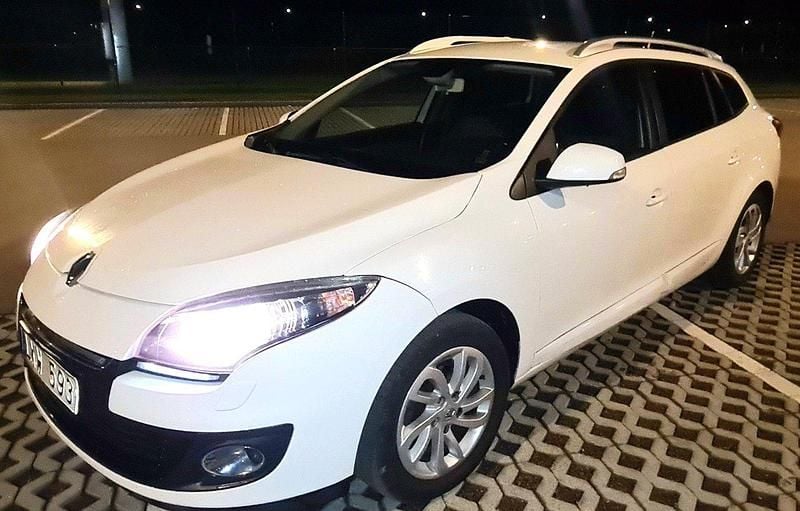 Vit Begagnad 2013 Renault Mégane GrandTour Kombi | 41 000 kr (Bra pris) - Bild 1/4