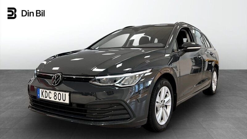 Grå Begagnad 2022 VW Golf VIII Kombi | 254 900 kr (Marknadspris) - Bild 1/4