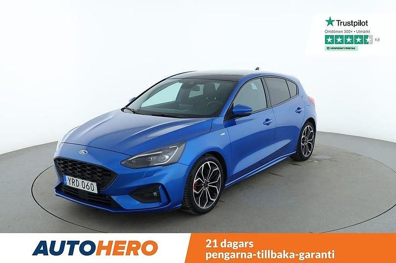 Blå Begagnad 2018 Ford Focus ST-Line Halvkombi | 167 000 kr (Lite dyr) - Bild 1/4