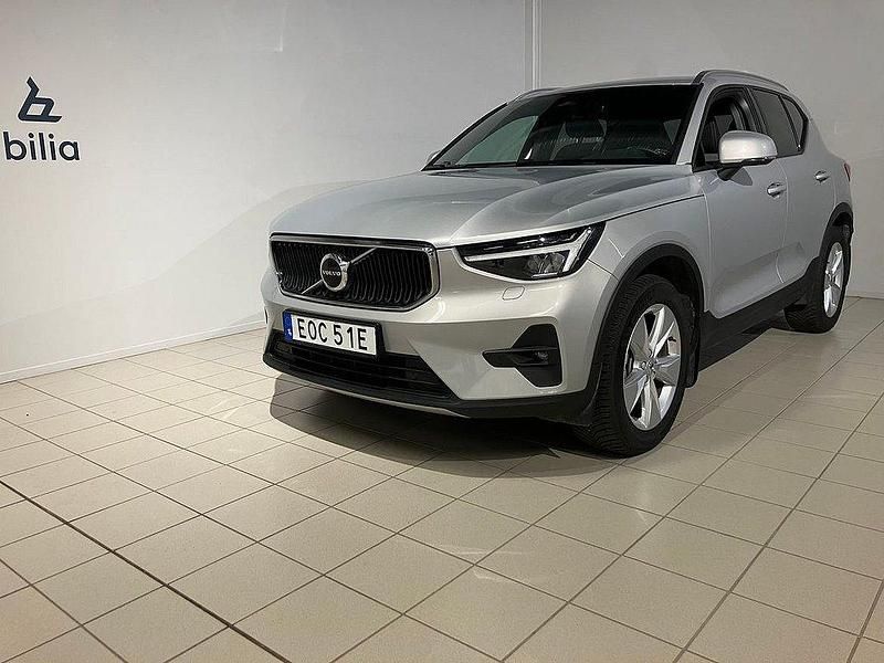 Silver Begagnad 2023 Volvo XC40 Core SUV | 349 900 kr (Marknadspris) - Bild 1/4