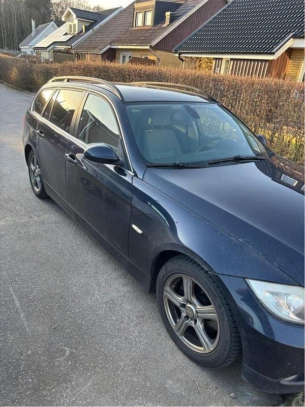 Blå Begagnad 2008 BMW 325 Advantage Kombi | 30 500 kr - Bild 1/4