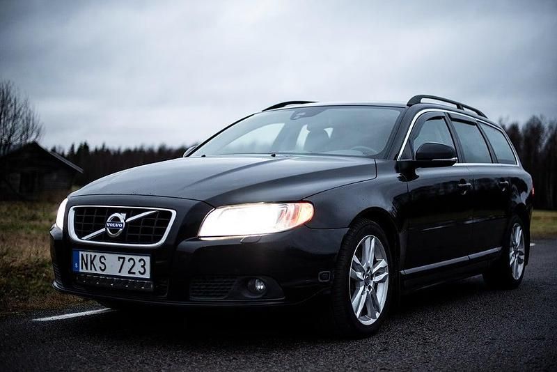 Svart Begagnad 2012 Volvo V70 Momentum Kombi | 139 900 kr (Dyr) - Bild 1/4