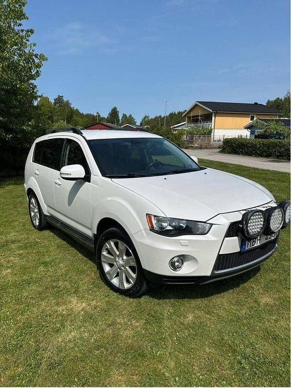 Vit Begagnad 2012 Mitsubishi Outlander Comfort Edition SUV | 65 000 kr (Bra pris) - Bild 1/4