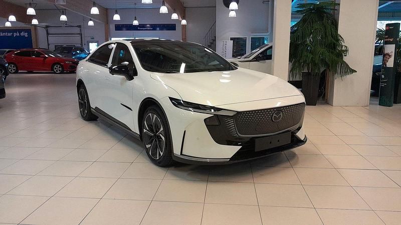 Vit Ny 2025 Mazda 6e Takumi-Line Sedan | 522 400 kr - Bild 1/4