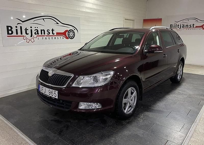 Röd Begagnad 2010 Skoda Octavia Elegance Kombi | 79 900 kr (Marknadspris) - Bild 1/4