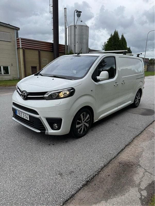 Vit Begagnad 2018 Toyota Proace Van | 115 000 kr (Marknadspris) - Bild 1/4
