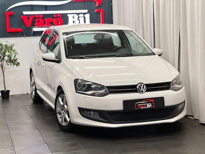 Vit Begagnad 2012 VW Polo Halvkombi | 69 900 kr (Marknadspris) - Bild 1/4
