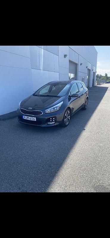 Grå Begagnad 2017 Kia Ceed Sportswagon GT-Line Kombi | 139 900 kr (Marknadspris) - Bild 1/4