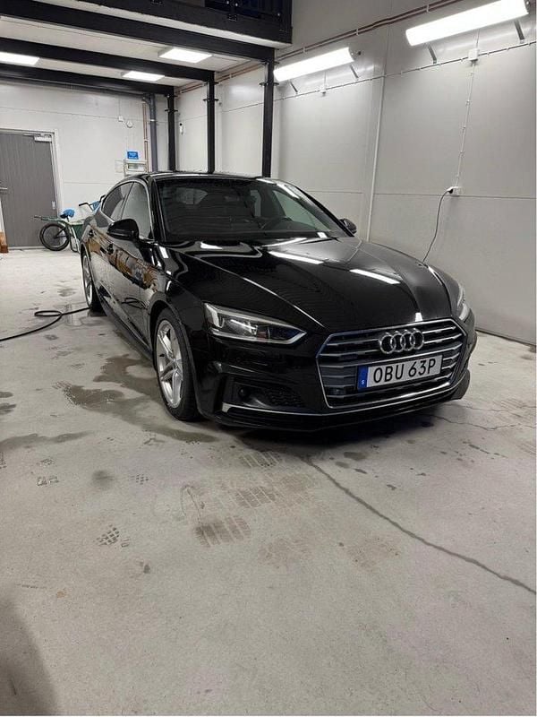 Svart Begagnad 2019 Audi A5 Sportback S-Line Halvkombi | 295 000 kr (Marknadspris) - Bild 1/4