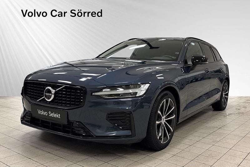 Blå Begagnad 2024 Volvo V60 Plus Kombi | 494 900 kr (Marknadspris) - Bild 1/3
