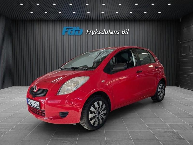 Röd Begagnad 2007 Toyota Yaris Halvkombi | 49 900 kr (Dyr) - Bild 1/4