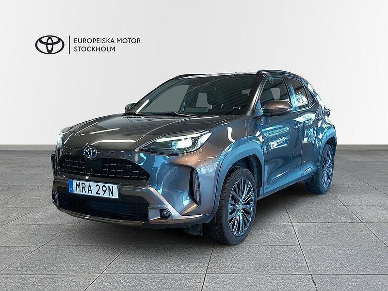 Mörkgrå Begagnad 2023 Toyota Yaris Cross SUV | 324 900 kr (Marknadspris) - Bild 1/3