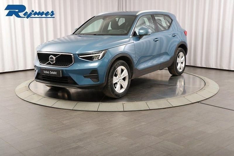 Blå Begagnad 2023 Volvo XC40 Core SUV | 309 900 kr (Bra pris) - Bild 1/4