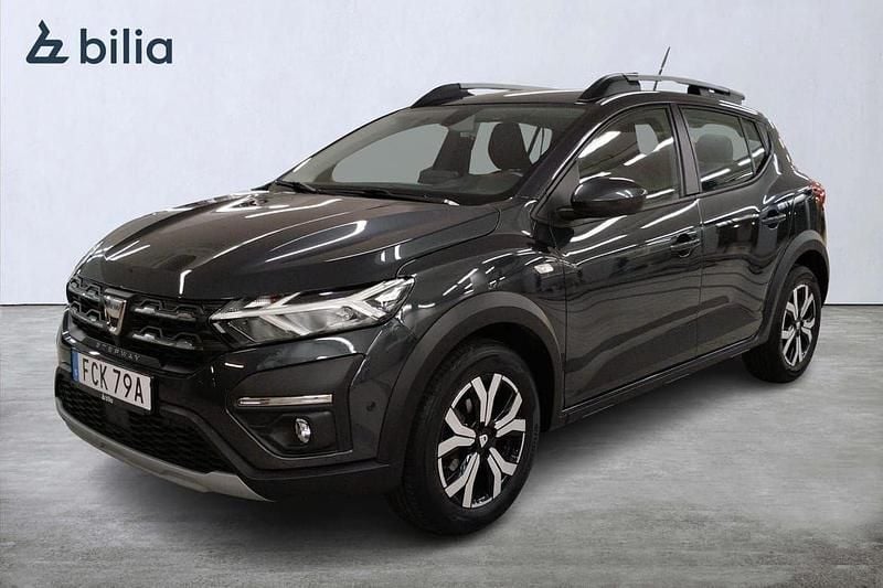 Mörkgrå (grå) Begagnad 2022 Dacia Sandero Comfort Halvkombi | 129 000 kr (Bra pris) - Bild 1/3