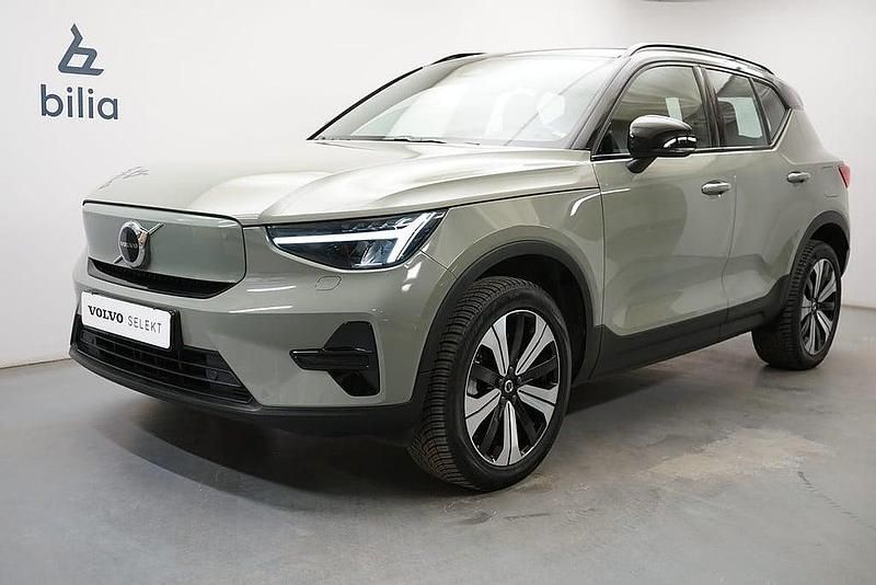 Grön Begagnad 2022 Volvo XC40 Core SUV | 339 900 kr - Bild 1/3