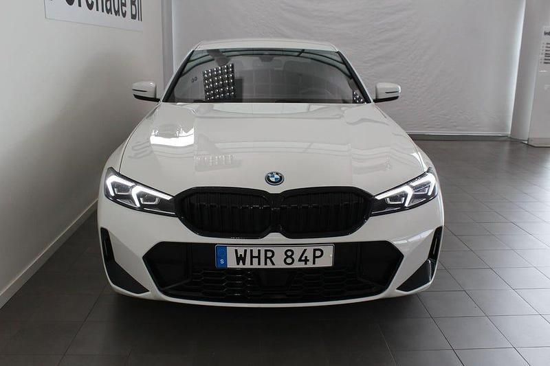 Begagnad BMW 330 Comfort Edition 184 HK (135 kW) 2024 Alpinvit Sedan