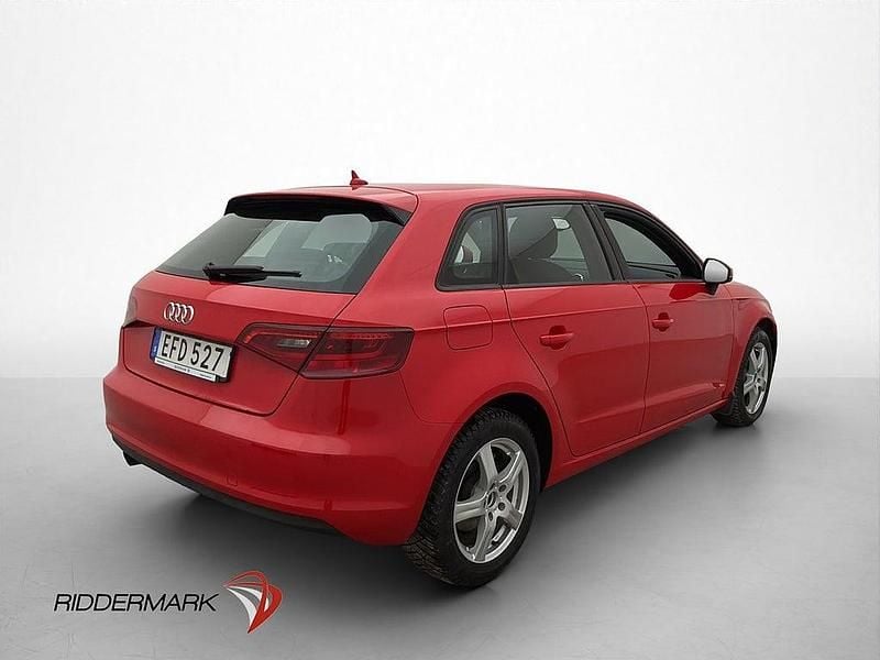Begagnad Audi A3 Sportback Attraction 105 HK (77 kW) 2014 Röd Halvkombi